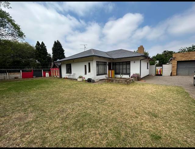 3 BEDROOM HOUSE FOR SALE IN VANDERBIJLPARK CE 2